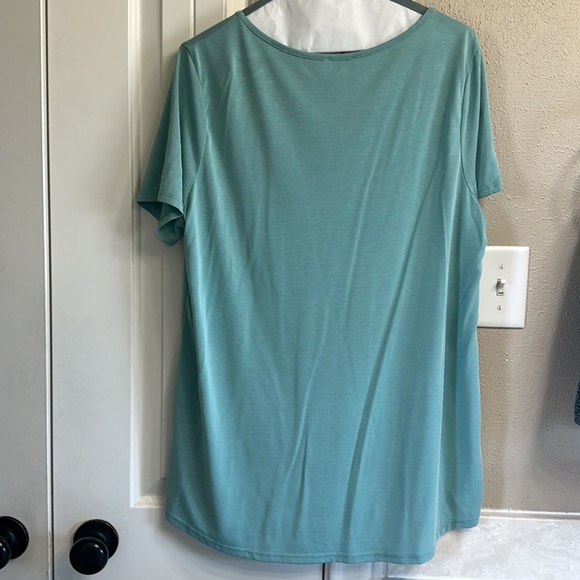 Green Top - Size Large - Picture 2 of 3